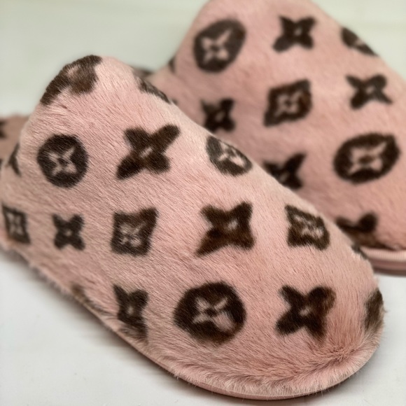 Trendy Pink and Black Fur Slippers - Picture 6 of 7